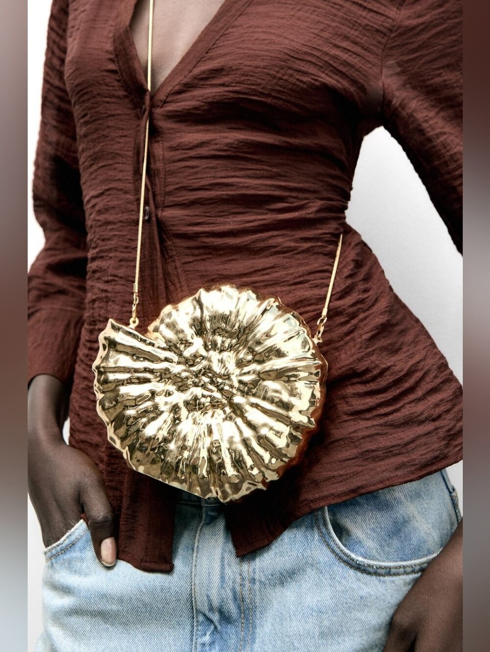 METALLIC CONCH BAG